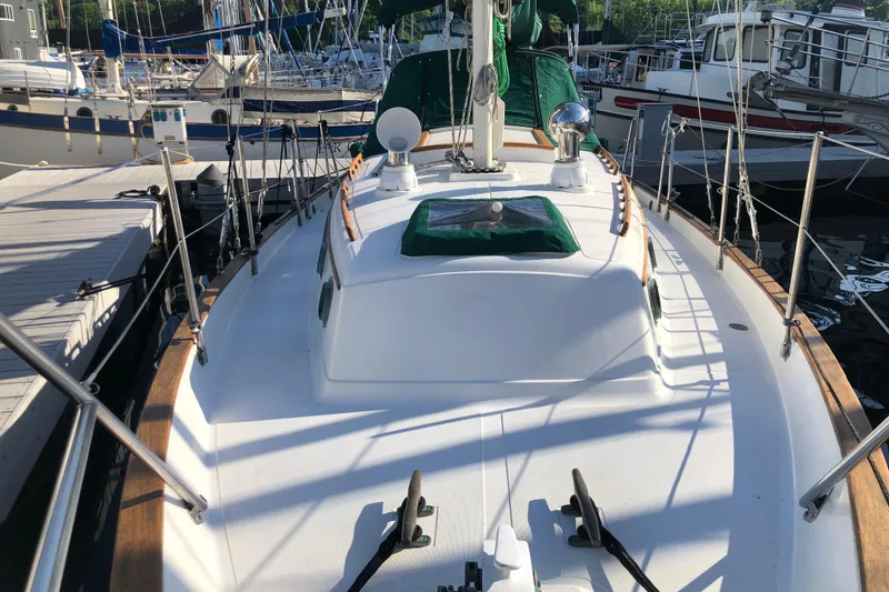 Slide: The Image of 1988 Pacific Seacraft 31 sailboat docked at marina, showcasing deck and rigging. - 3