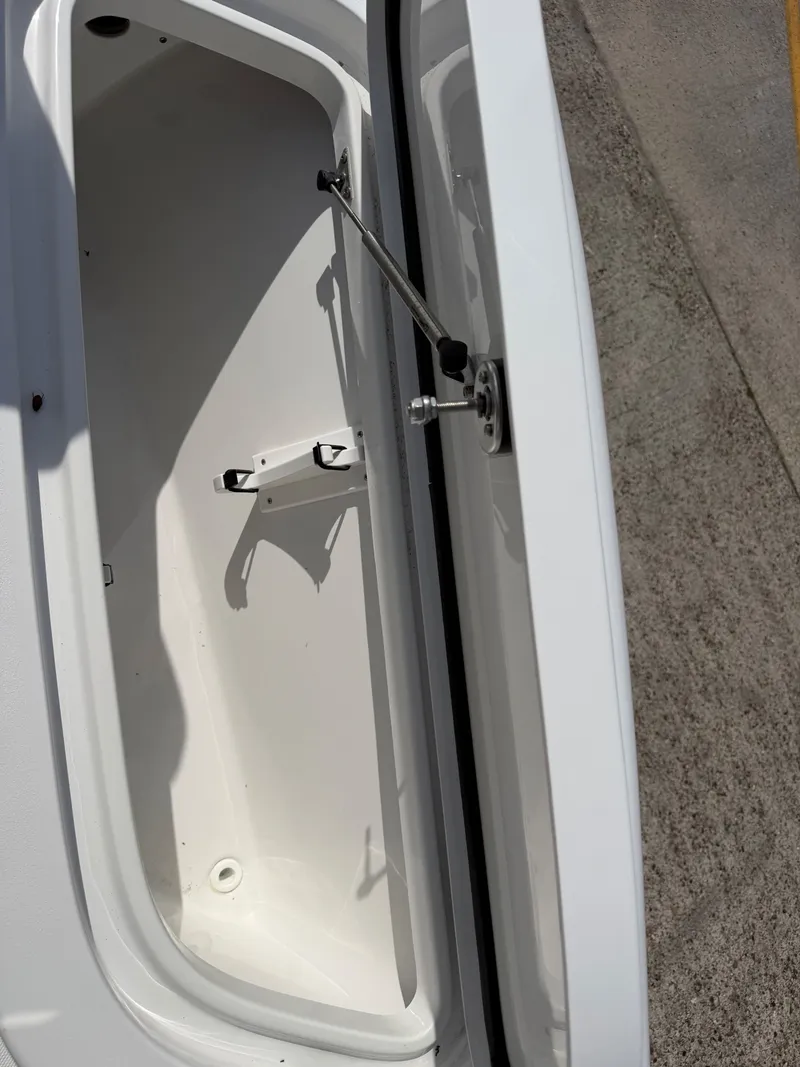 Slide: The Image of Sea Hunt BX22BR 2026 - 14