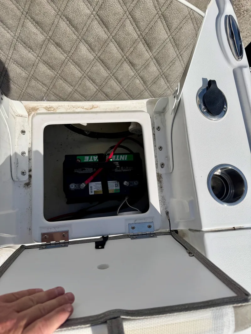 Slide: The Image of Sea Hunt BX22BR 2026 - 26