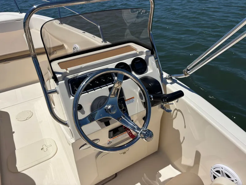 Slide: The Image of Scout 175 Sport Dorado 2023 - 24