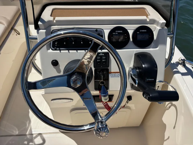 Slide: The Image of Scout 175 Sport Dorado 2023 - 25