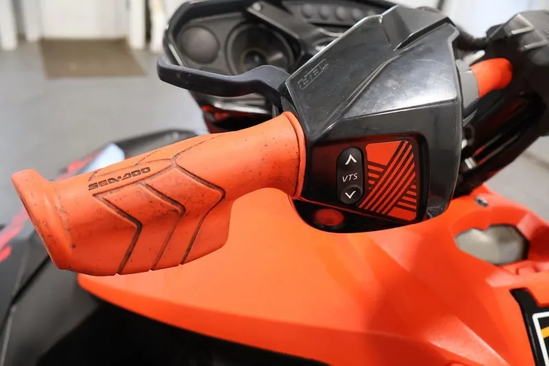 Slide: The Image of Close-up of 2022 Sea-Doo Spark for 2 handlebar with VTS controls. - 7