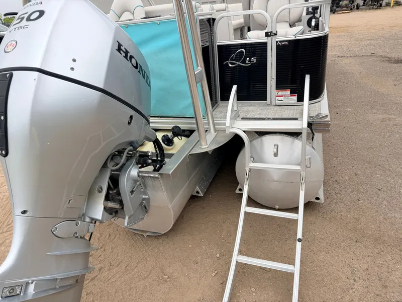 Slide: The Image of Qwest 822 Fish & Cruise Tritoon & 150HP Honda 4Stroke - $39,995 2019 - 46