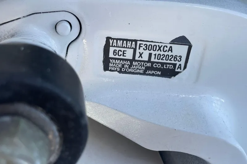 Slide: The Image of Label on Yamaha F300XCA engine, Pursuit OS 325 Offshore, 2016 model. - 19