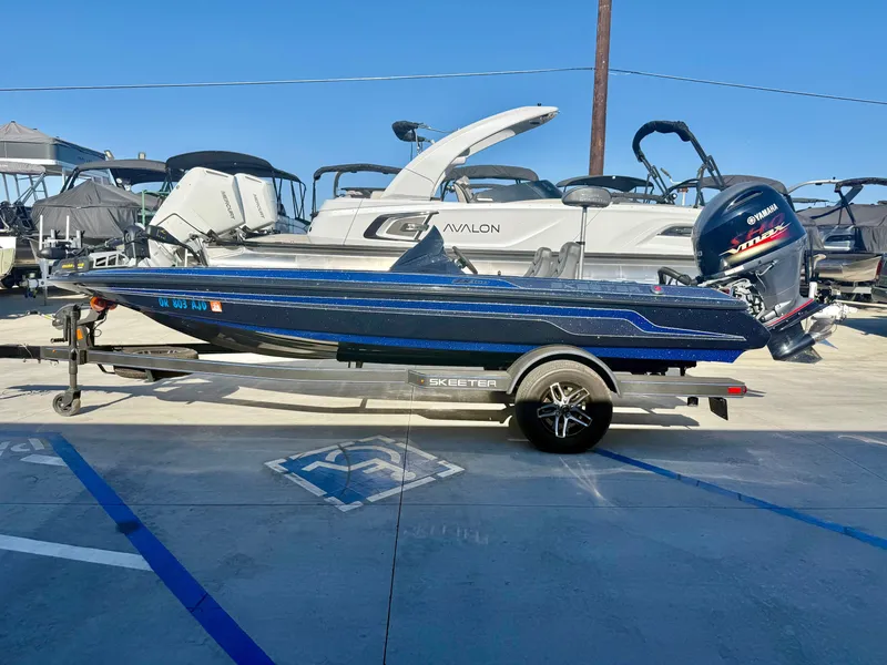 Slide: The Image of Skeeter ZX150 w/ 150HP Yamaha 2024 - 4