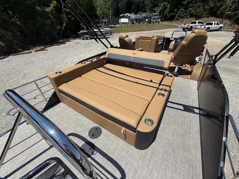 Slide: The Image of Manitou Encore 23 SL SHP 2026 - 23