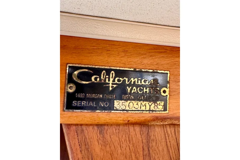 Slide: The Image of Plaque of 1985 Californian 35 Motor Yacht with serial number 3503MY85. - 58
