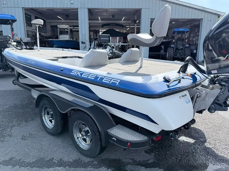 Slide: The Image of Skeeter ZX 20 2012 - 17