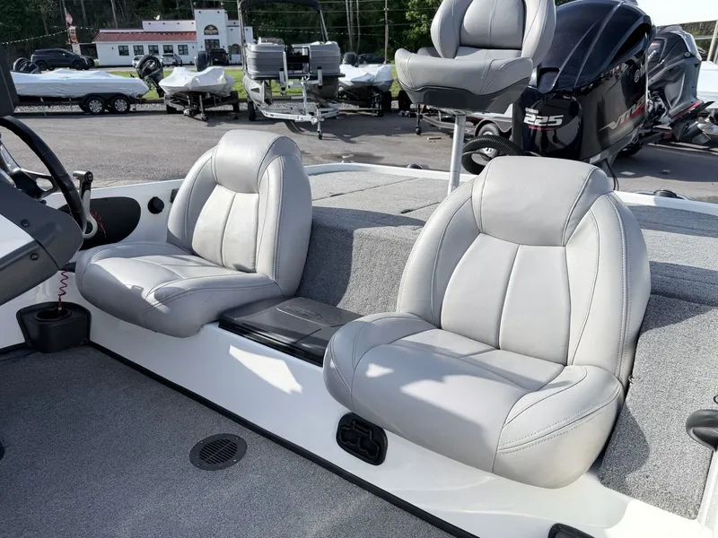 Slide: The Image of Skeeter ZX 20 2012 - 22
