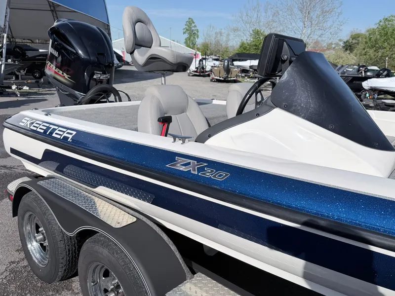 Slide: The Image of Skeeter ZX 20 2012 - 25