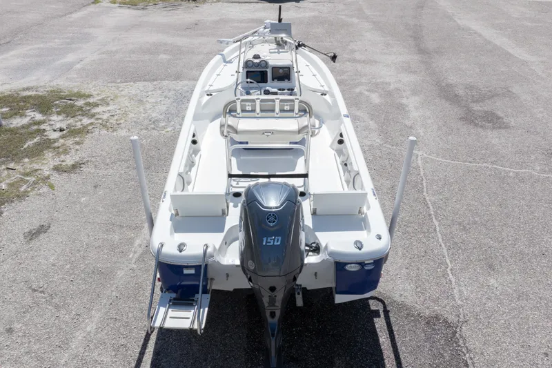 Slide: The Image of 2015 NauticStar 214 XTS boat with Yamaha 150 engine, viewed from above. - 14