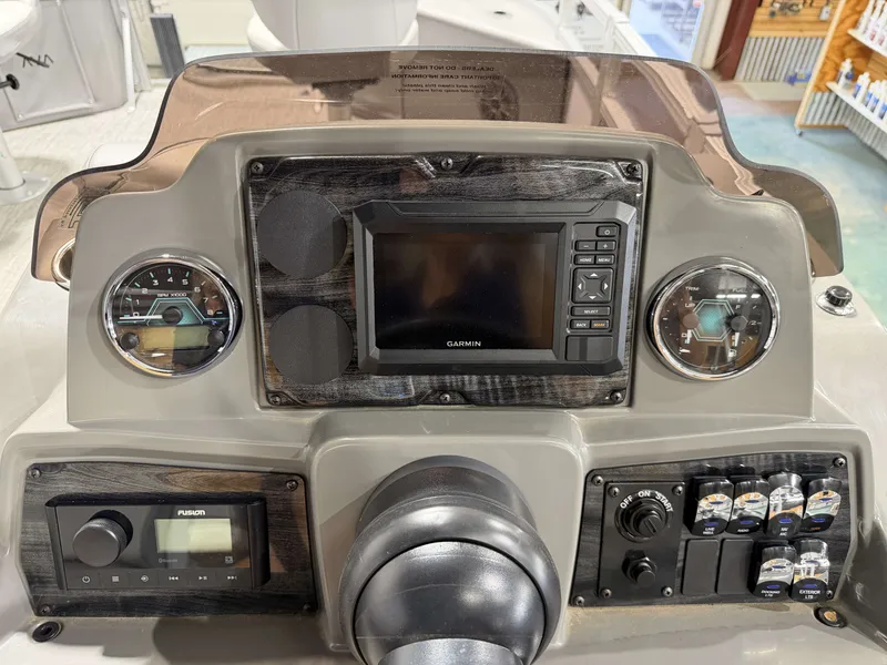 Slide: The Image of Avalon Venture 85 Quad Fish - 21' 2026 - 10