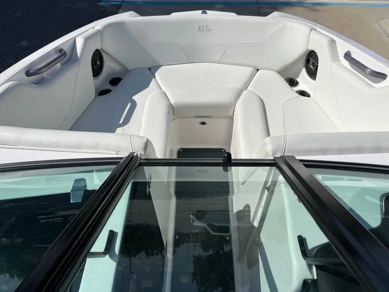 Slide: The Image of MasterCraft NXT20 2021 - 12