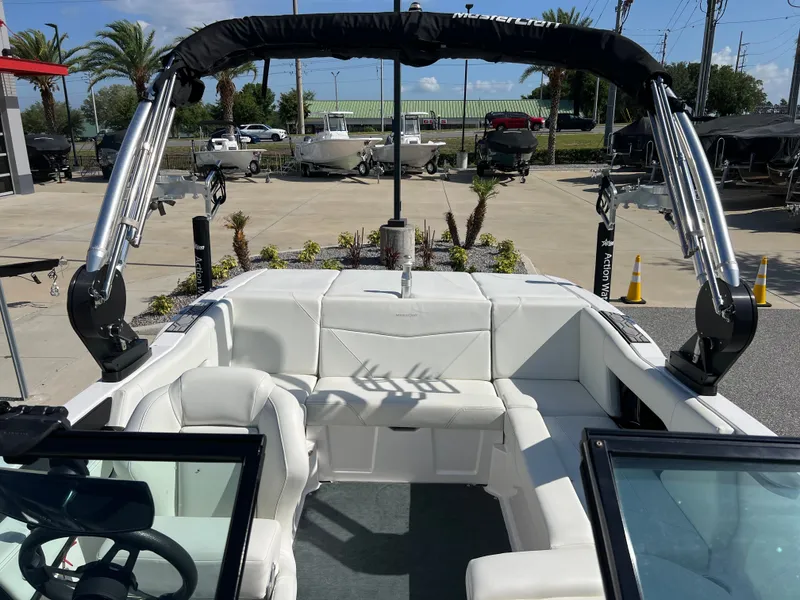 Slide: The Image of MasterCraft NXT20 2021 - 14