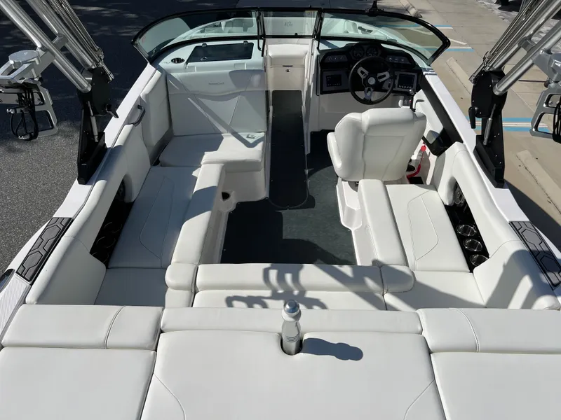 Slide: The Image of MasterCraft NXT20 2021 - 15