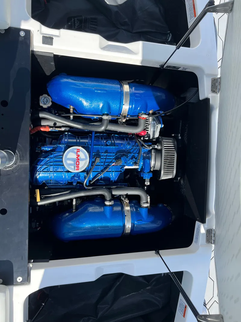 Slide: The Image of MasterCraft NXT20 2021 - 18