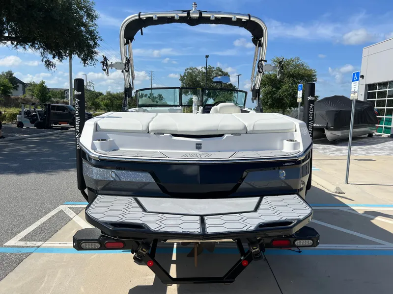 Slide: The Image of MasterCraft NXT20 2021 - 4
