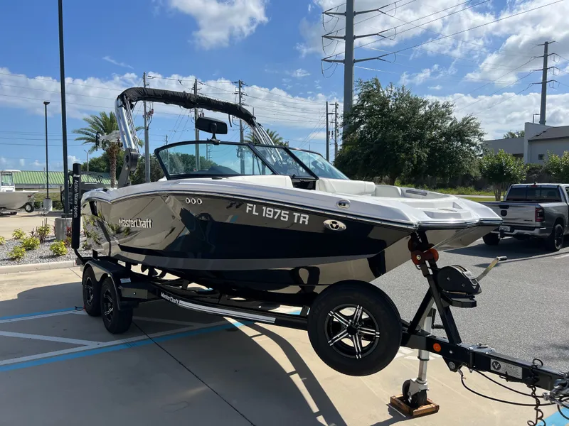 Slide: The Image of MasterCraft NXT20 2021 - 6