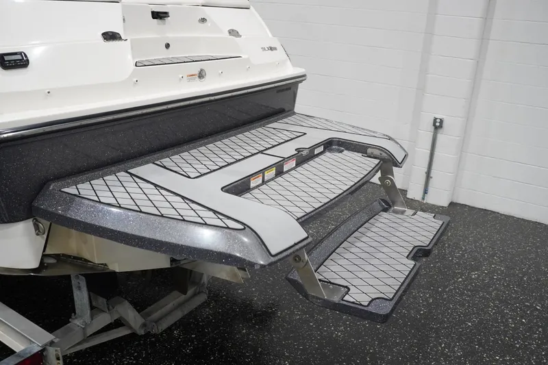 Slide: The Image of 2018 Sea Ray SLX-W 230 swim platform with textured surface in a showroom. - 4