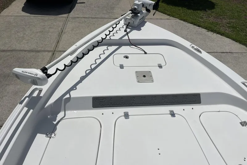 Slide: The Image of 2020 Sea Hunt BX 25 FS boat deck with Minn Kota trolling motor. - 26