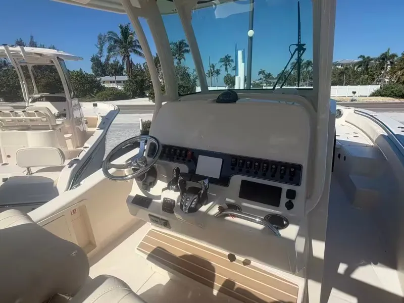Slide: The Image of Grady-White 281 Coastal Explorer 2026 - 11