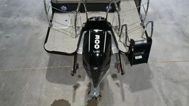 Slide: The Image of 2026 Barletta Lusso L23UC with 300 HP outboard motor. - 11