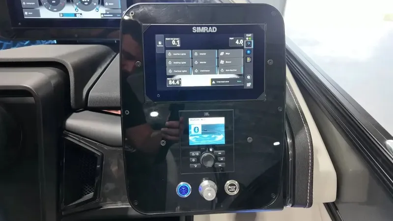 Slide: The Image of Simrad control panel on Barletta Lusso L23UC 2026 boat. - 40