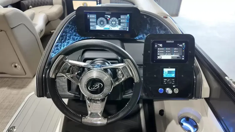 Slide: The Image of 2026 Barletta Lusso L23UC helm with modern displays. - 41