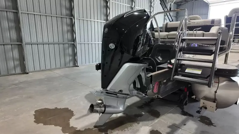 Slide: The Image of 2026 Barletta Lusso L23UC with outboard motor in warehouse. - 9