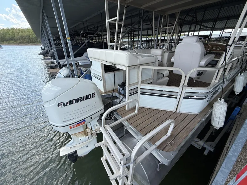 Slide: The Image of Aloha 250 Sundeck 2004 - 11