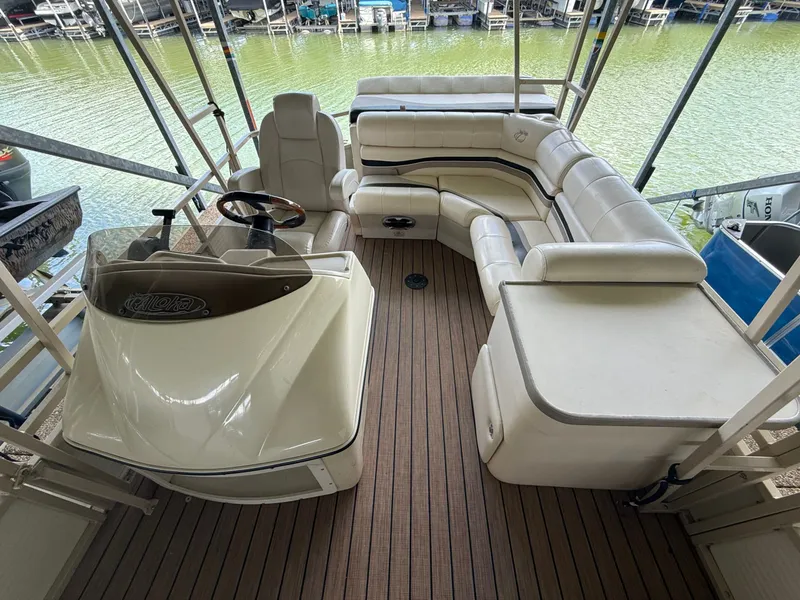 Slide: The Image of Aloha 250 Sundeck 2004 - 12