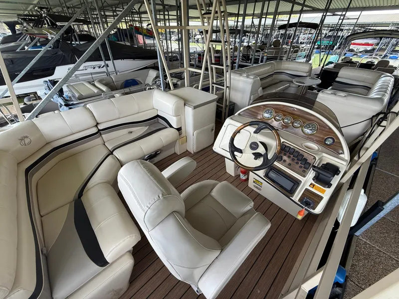 Slide: The Image of Aloha 250 Sundeck 2004 - 17