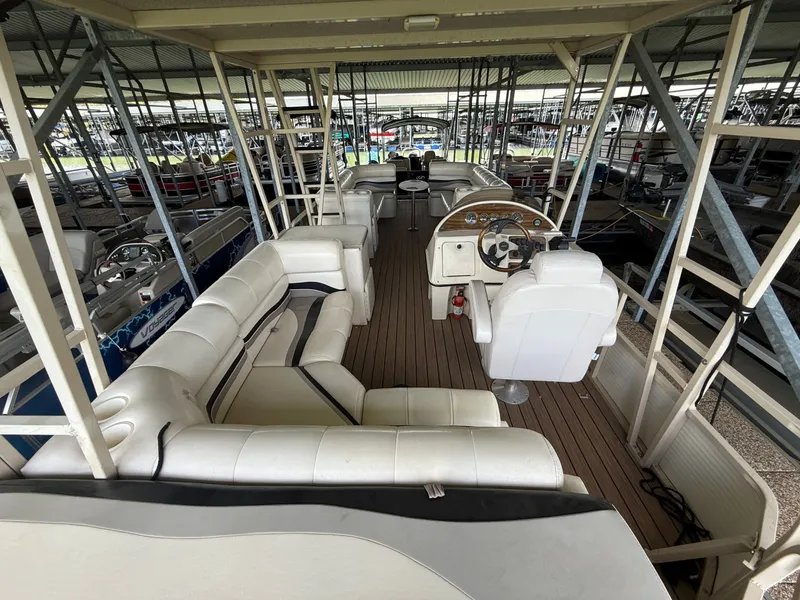 Slide: The Image of Aloha 250 Sundeck 2004 - 18