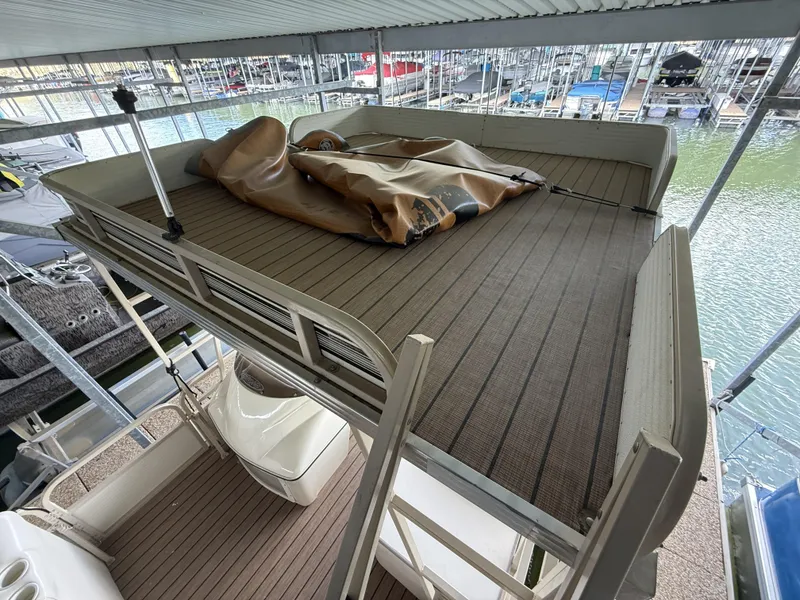 Slide: The Image of Aloha 250 Sundeck 2004 - 6