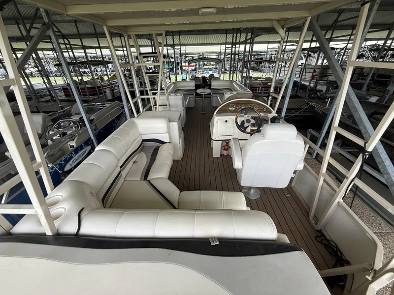 Slide: The Image of Aloha 250 Sundeck 2004 - 8