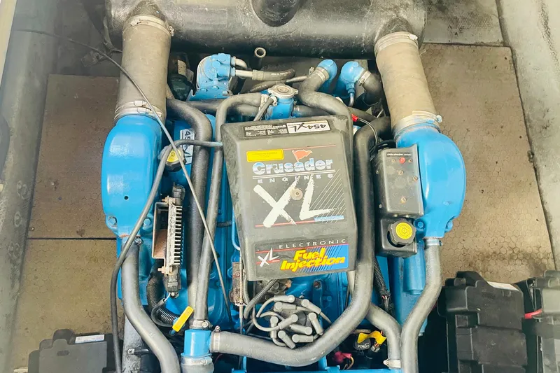 Slide: The Image of 1995 Silverton 36 Convertible engine, Crusader XL, electronic fuel injection system. - 23