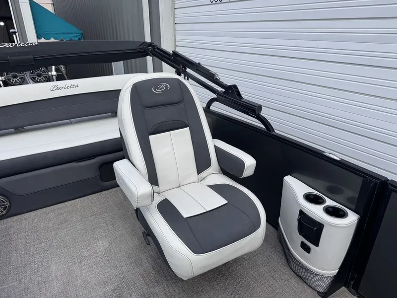 Slide: The Image of Luxurious seating on Barletta Boats 23UC, 2021 model. - 10