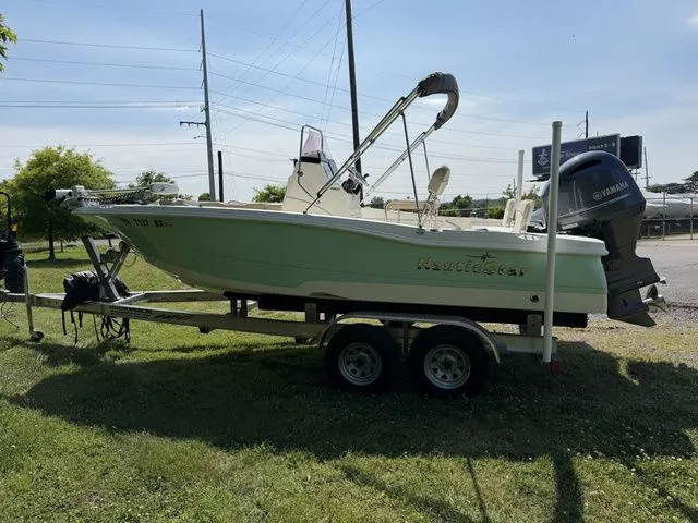 Slide: The Image of NauticStar 191 Hybrid 2022 - 2