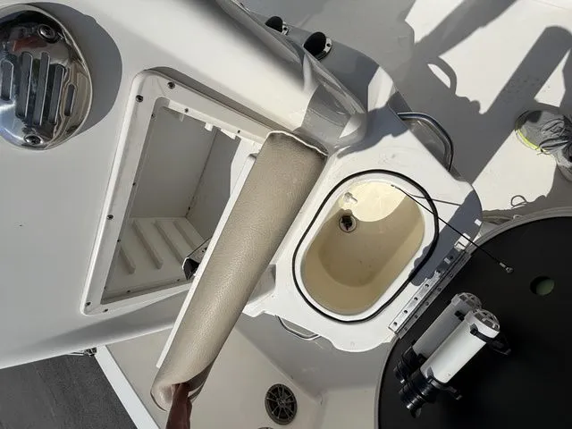 Slide: The Image of NauticStar 191 Hybrid 2022 - 7