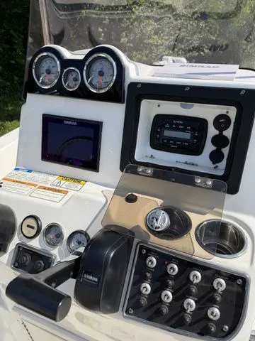 Slide: The Image of NauticStar 191 Hybrid 2022 - 8