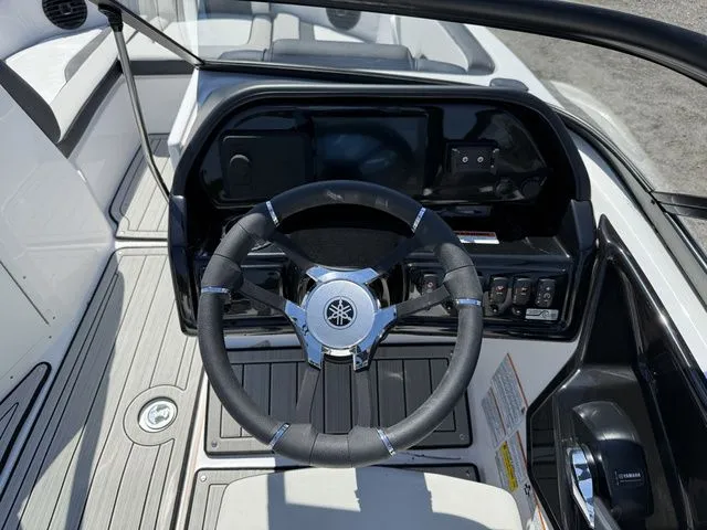 Slide: The Image of Yamaha 195S 2024 - 11