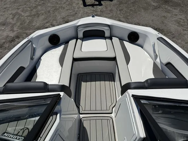 Slide: The Image of Yamaha 195S 2024 - 8