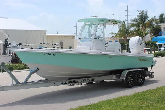 Slide: The Image of Everglades 243 FISHING PACKAGE 2022 - 3