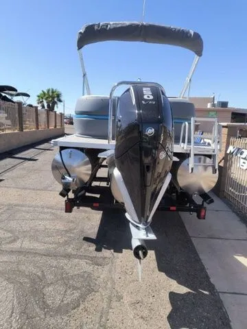 Slide: The Image of Aura Pontoons 23FT 2026 - 17