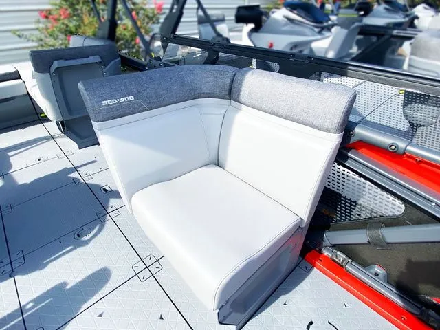 Slide: The Image of Sea-Doo Switch Cruise 18 2025 - 10