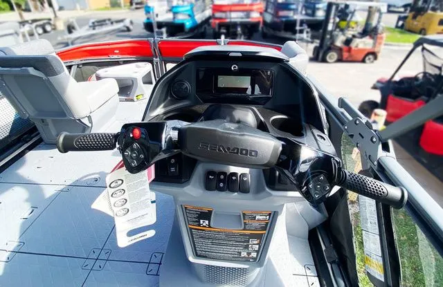 Slide: The Image of Sea-Doo Switch Cruise 18 2025 - 11