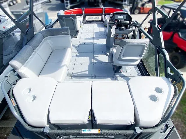 Slide: The Image of Sea-Doo Switch Cruise 18 2025 - 12