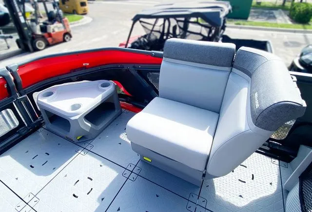 Slide: The Image of Sea-Doo Switch Cruise 18 2025 - 6