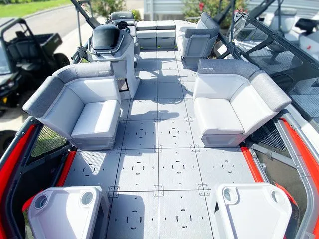 Slide: The Image of Sea-Doo Switch Cruise 18 2025 - 7