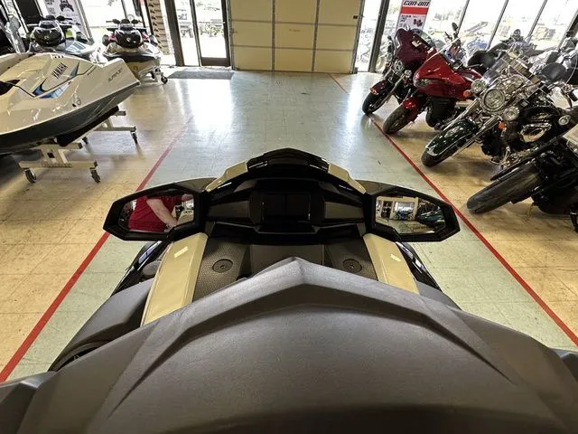 Slide: The Image of Yamaha VX Cruiser HO 2026 - 10